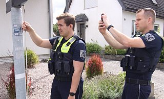 Alles wird dokumentiert. Auch dieses Plakat hängt etwas zu tief. - Björn Kenter