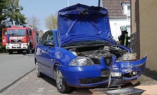 Leicht verletzt wurde ein 77-jähriger Fahrzeugführer aus Nordhessen bei einem Alleinunfall in der Sekenstraße in Borgentreich. - Günter Schumacher