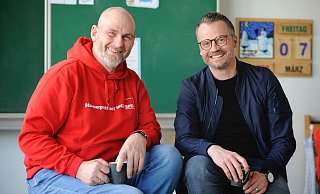 Wollen Familien finanziell entlasten: Der SPD-Fraktionsvorsitzende im Lübbecker Stadtrat, Andreas Schröder (l.), und Dezernent Philipp Knappmeyer. - SPD Lübbecke Wollen Familien finanziell entlasten: Der SPD-Fraktionsvorsitzende im Lübbecker Stadtrat, Andreas Schröder (l.), und Dezernent Philipp Knappmeyer. - SPD Lübbecke