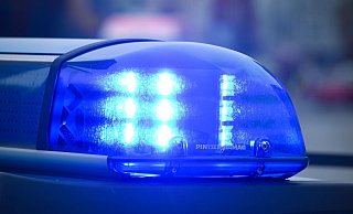 Ein 16-jährige Rollerfahrer muss stark abbremsen und verletzt sich dabei. Ob der Jugendliche einen Führerschein für das Gefährt besaß, ermittelt nun die Polizei. - Patrick Pleul