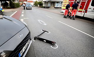 Nach Angaben der Polizei nutzte der 28-jährige E-Scooter-Fahrer aus Bünde unerlaubt den Radweg auf der linken Fahrbahnseite. - GERALD DUNKEL