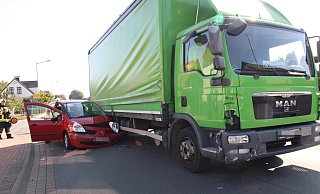 An der Ecke Mindener Straße/Elsemühlenweg in Bünde ist es am Freitagmorgen zu einem Unfall gekommen. - Niklas Krämer