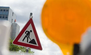 Die Kreisstraße 1 wird im Abschnitt der Ortsdurchfahrt Dörenhagen voll gesperrt. - picture alliance / Lino Mirgeler/dpa