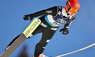 Skispringerin Katharina Schmid aus Oberstdorf legte einen überzeugenden Saisonstart hin. - Geir Olsen/NTB/dpa