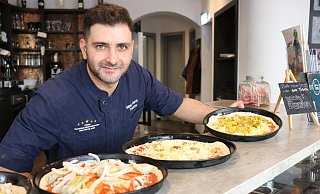 Pizza Toni: Pizzabäcker Milat Hana Thoma gehört zur deutschen Pizza-Nationalmannschaft und nahm bereits an mehreren Meisterschaften teil. - Mareike Gröneweg