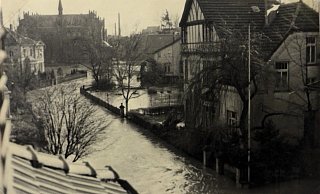 Unter Wasser: Die Augustastraße ist kaum wiederzuerkennen.