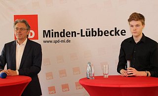 Fridays-for-Future-Mitgründer Paul Schilling (22, r.) aus Minden möchte die Nachfolge von Achim Post (l.) im Bundestag antreten. - SPD Fridays-for-Future-Mitgründer Paul Schilling (22, r.) aus Minden möchte die Nachfolge von Achim Post (l.) im Bundestag antreten. - SPD