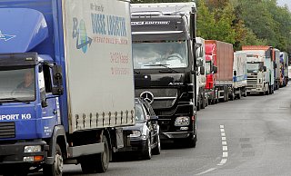 Der Lkw-Verkehr in den Städten stellt Anwohner und Politiker zunehmend vor Herausforderungen. - Picture Alliance