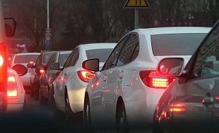 Heute morgen wurde der Verkehr nach einem Unfall auf der Weserbrücke behindert. - (Symbolbild) Pixabay