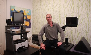 Frank Eßers will sein Behandlungsangebot erweitern. Künftig setzt er  beispielsweise bei Bandscheiben-Erkrankungen ein spezielles Gerät ein. - Heidi Froreich
