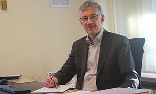 Bernd Dumcke tritt seine nunmehr vierte Amtszeit als Bürgermeister in Spenge an. Im Gespräch mit der NW steht er Rede und Antwort. - Jan-Henrik Gerdener