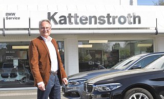 In dritten Generation leitet Hermann Kattenstroth heute den von seinem gleichnamigen Großvater 1930 gegründeten Autohandel. Seit 2017 ist er Obermeister der Kfz-Innung im Kreis Gütersloh. - Jens Dünhölter