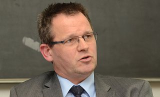 Eine Verkleinerung des Verwaltungsrates der Stadtsparkasse benachteilige die kleinen Parteien, sagt Thomas Möller (FDP). - Joern Spreen-Ledebur