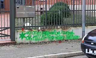 Die Schriftzüge an der Außenmauer der Synagoge an der Komturstraße. - Jobst Lüdeking