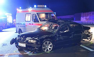 Mehrere Fahrzeuge kollidierten, nachdem sich ein BMW überschlagen hatte. - Andreas Eickhoff