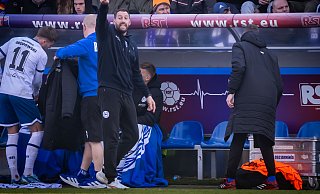 Mitch Kniat, Coach bei Arminia Bielefeld, hatte sein Team gut auf den VfL Osnabrück eingestellt. - Sarah Jonek