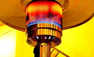 Heizpilze sind in Herford nicht verboten, aber umstritten. In der Coronakrise könnten sie eine Hilfe für gebeutelte Gastronomen sein, um mehr Gäste bedienen zu können. Naturschützer sehen das kritisch. - Pixabay