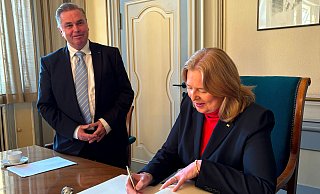 Bürgermeister Tim Kähler und Bundestagspräsidentin Bärbel Bas im Kleinen Sitzungssaal. - Susanne Körner