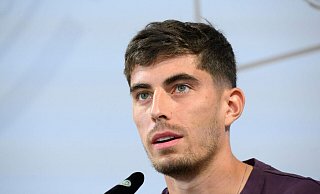 Kai Havertz bei der Pressekonferenz in Wolfsburg. - Julian Stratenschulte/dpa