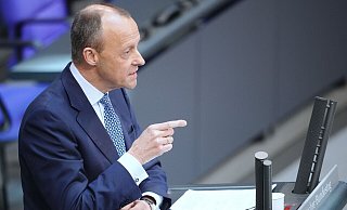 Oppositionsführer Friedrich Merz im Bundestag. Die CDU will den Nachtragshaushalt der Ampelkoalition mit einer Verfassungsklage aushebeln. - Foto: Kay Nietfeld/dpa