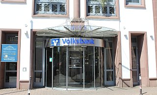 Die Volksbank am Möllingerplatz in Höxter. - NW-Archiv