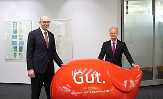 Ihre Kunden setzen weiterhin aufs Sparen: Matthias Paschke (l.) und Rainer Janke, die Vorstände der Sparkasse Bad Oeynhausen-Porta Westfalica. - Malte Schildan, Sparkasse BOPW