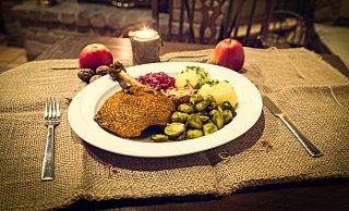 Gänsekeulen kann man in diesem Jahr nur daheim genießen. Immerhin muss man nicht unbedingt selbst für die Zubereitung sorgen. - Pixabay