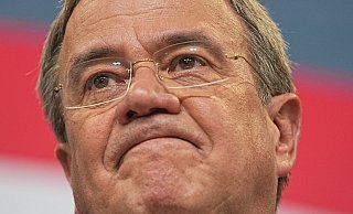Eine deutliche Mehrheit der Deutschen würde einen Rücktritt von Armin Laschet von allen seinen politischen Ämtern begrüßen. - Foto: Michael Kappeler/dpa