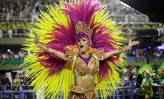 Der Straßenkarneval in Rio findet auch in diesem Jahr nicht statt. Die Pläne für die Umzüge im Sambodrom werden vorerst weiter aufrechterhalten. - Foto: Leo Correa/AP/dpa