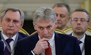 Kremlsprecher Dmitri Peskow sieht in den Plänen für die Stationierung von US-Waffen mit großer Reichweite in Deutschland den Weg in einen neuen Kalten Krieg geebnet. (Archivbild) - Evgenia Novozhenina/AP/dpa