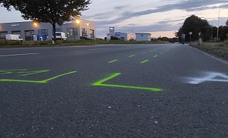 Die Spuren des Unfalls auf dem Asphalt. - Svenja Ludwig