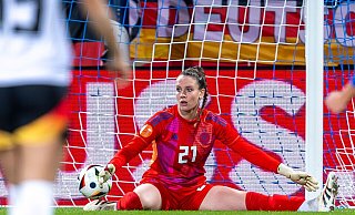Machtlos beim 0:1: Neuling Ena Mahmutovic. - David Inderlied/dpa