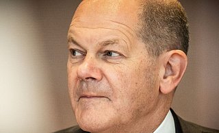 Schließt einen Besuch eines möglichen deutschen WM-Endspiels in Katar nicht aus: Bundeskanzler Olaf Scholz. - Michael Kappeler/dpa