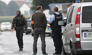 In Kirchlengern waren Spezialeinsatzkommandos aus Bielefeld und Münster. - Gerald Dunkel