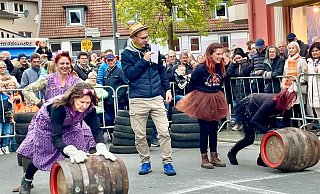 Beim Bierfassrollen hatten alle Akteure und auch die Zuschauer sehr viel Spaß. - Carola Drabon