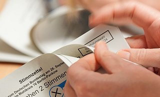 Parteien und Wahlleitungen bereiten sich auf eine vorgezogene Bundestagswahl vor. (Archivbild) - Soeren Stache/dpa