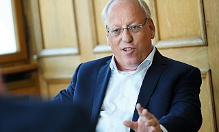 Oberbürgermeister Pit Clausen will in Bielefeld eine neue Willkommenskultur für zugewanderte Menschen mit ausländischem Pass entwickeln. - Barbara Franke
