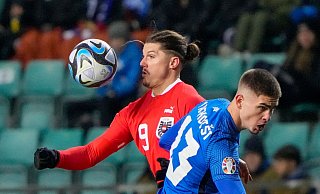 Die Österreicher um Marcel Sabitzer (l) setzten sich in Estland mit 2:0 durch. - Sergei Grits/AP/dpa