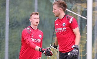Während Pelle Boevink (rechts) als Nummer eins des SC Paderborn in die Saison ging, blieb Neuzugang Markus Schubert zunächst nur die Rolle als Herausforderer. - Oliver Krato