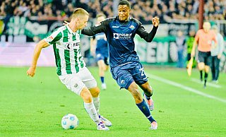 SCP-Joker Ilyas Ansah (r.) erzielte mit einem Treffer der Marke "Tor des Monats" das 3:2 für Paderborn, war aber am Ende dennoch tief enttäuscht. - Besim Mazhiqi