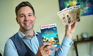 Der Psychoanalytiker Jens Blome ist stolz auf sein erstes selbst entwickeltes Gesellschaftsspiel. - Barbara Franke