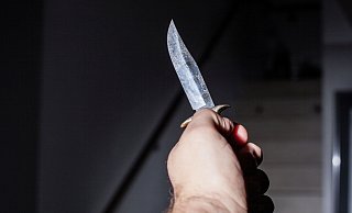 Der Mann zückte sein Messer und mischte sich in einen Streit ein. - Symbolfoto: Fotostand / K. Schmitt