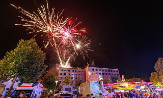 So leuchtete das Feuerwerk am Freitagabend im vergangenen Jahr beim City-Fest. - Oliver Krato