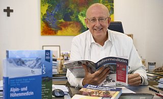 Andreas Götte, Chefarzt der Kardiologie im Paderborner St.-Vincenz-Krankenhaus, bietet jetzt auch reisemedizinische Beratung an. - St.-Vincenz-Kliniken