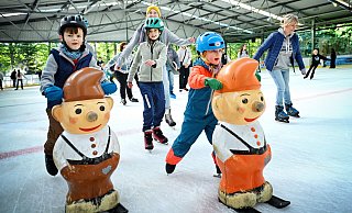 Ein Ausflug zur Oetker-Eisbahn ist für Familien ein schönes Ausflugsziel zur Weihnachtszeit. - Barbara Franke