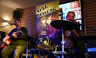 „Null Peilung“ in den Bürgerstuben? Im Gegenteil, viel Peilung in Sachen Musik mit Seppy und Tobi. - Thomas Kube