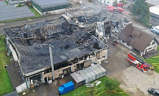 Die Wirkung des Großbrandes in einer Bad Driburger Wäscherei wird am Allerheiligenmorgen sichtbar. - Thomas Kube