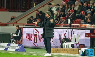 Union Berlins Trainer Stephan Lerch muss lange auf seine Spielerin Korina Janez verzichten. (Archivbild) - Matthias Koch/dpa