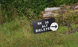 Ein Foto aus alter Zeit zeigt den Weg zur Unterkunft. - NW