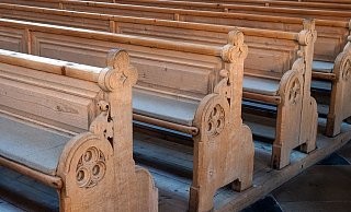Auch in den katholischen Gemeinden in Enger und Spenge bleiben Weihnachten die Kirchenbänke leer. - Pixabay